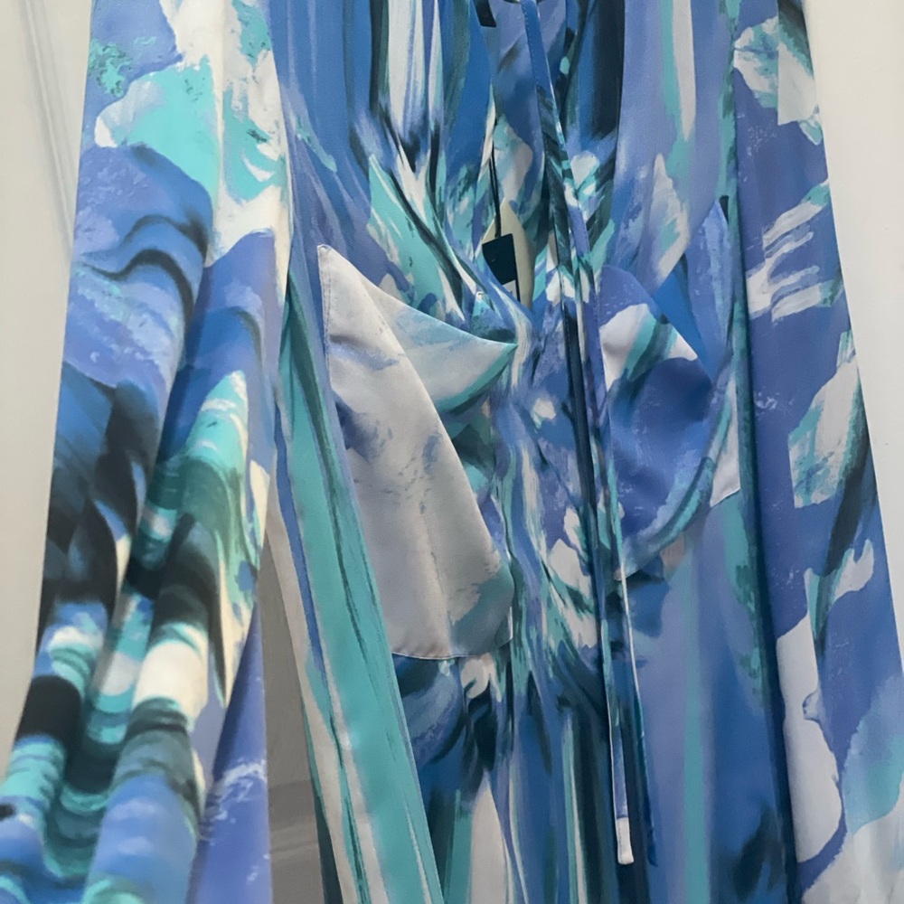 BCBGMaxAzria Blue and White Long Sleeve Dress - Picture 4 of 9
